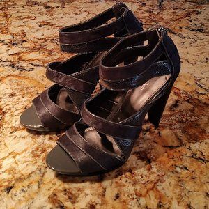 Women's Calvin Klein Deliah Gray strappy sandal heels size 7.5M great condition.